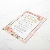 ピンクフローラリトルバタフライガールベビーシャワー 箔招待状 (回転した状態)