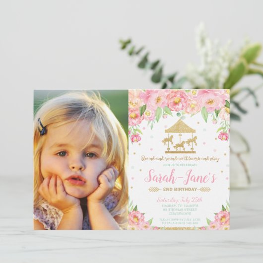 ピンクフローラ回転木馬1st誕生日ガールと写真 招待状 (スタンド正面)