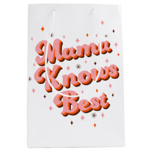 ピンクブラウンのおしゃれなレトロな文字で「Mama Knows Best」 ミディアムペーパーバッグ