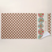 ピンクブラウンティール(緑がかった色)幾何学的ダイヤモンドレトロフローラ ビーチタオル (正面)