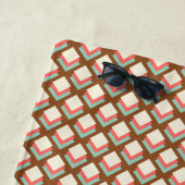 ピンクブラウンティール(緑がかった色)幾何学的ダイヤモンドレトロフローラ ビーチタオル (インサイチュ)