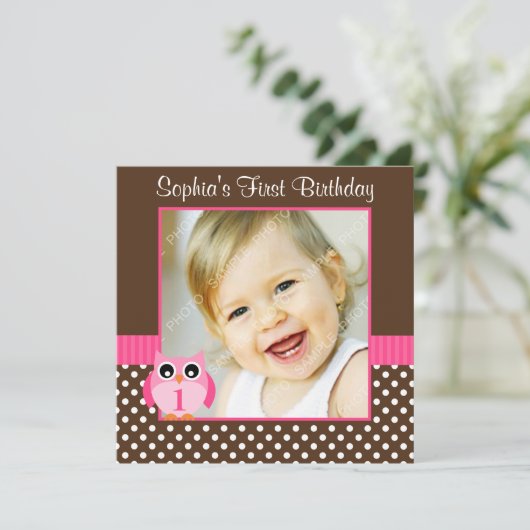 ピンクブラウンフクロウ水玉模様1stバースデーガールフォト 招待状 (スタンド正面)