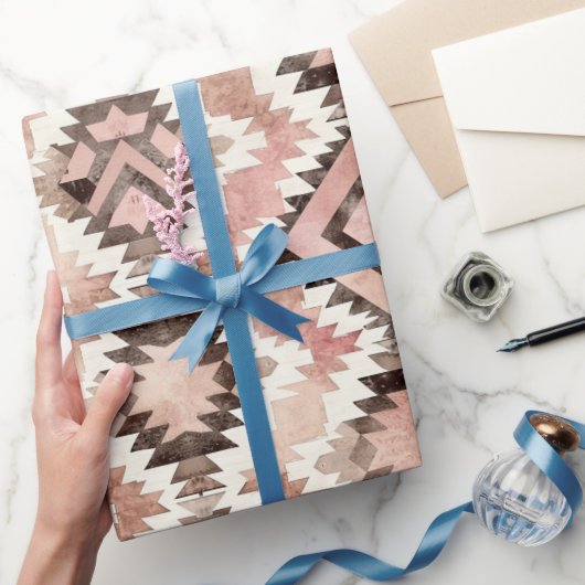 ピンクブラウン女性のカーボーイ南西部部族誕生日 ラッピングペーパー (ギフト)