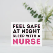 ピンクブラックサシーナースユーモア ポストカード (スタンド正面)