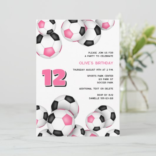 ピンクブラックサッカーボール子供の誕生日パーティー 招待状 (スタンド正面)
