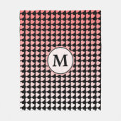 ピンクブラックハートグラデーションパターンモノグラム フリースブランケット (正面)