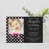ピンクブラック水玉模様ガール写真1日目の誕生日パーティー 招待状 (スタンド正面)