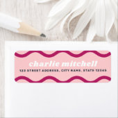 ピンクブルゴーニュのレトロな波状ライン差出人住所 ラベル (インサイチュ)