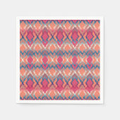 ピンクブルーのグラデーション図形の部族イカットダイヤモンドパターン スタンダードカクテルナプキン (正面)