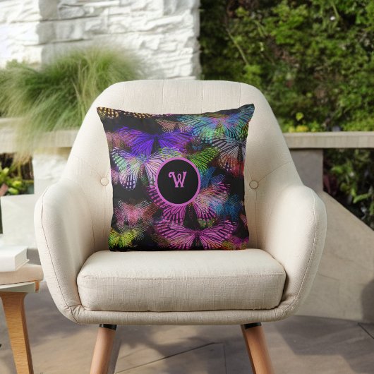 ピンクブルーグリーンブラックバタフライウィスパーズイニシャル クッション