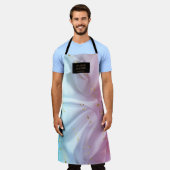 ピンクブルーサテンビューティシャンサロンモノグラムエプロン エプロン (着用した状態)