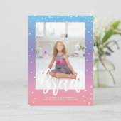 ピンクブルーパープルレインボーグラデーション卒業写真 案内状 (スタンド正面)