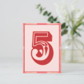 ピンクプレイド番号「5」タイポグラフィバナーカード ポストカード (スタンド正面)