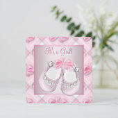 ピンクベビーシューズピンク赤ちゃんガールシャワー 招待状 (スタンド正面)