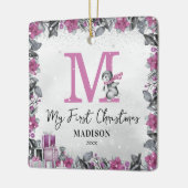 ピンクペンギンモノグラムベビー統計初めてのクリスマス セラミックオーナメント (左)