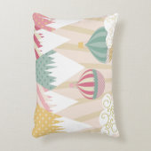 ピンクホットエアバルーンとマウンテンシーン アクセントクッション (正面(垂直))