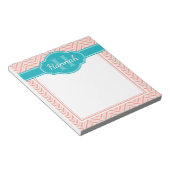 ピンクホワイトヘリンボーンパターンティール(緑がかった色)モノグラム ノートパッド (アングル)