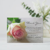 ピンクホワイトローズフォトフローラ悔やみや弔慰 サンキューカード (スタンド正面)