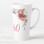 ピンクホワイト牡丹フラワーハッピーバースデー番号 カフェラテマグ (右)