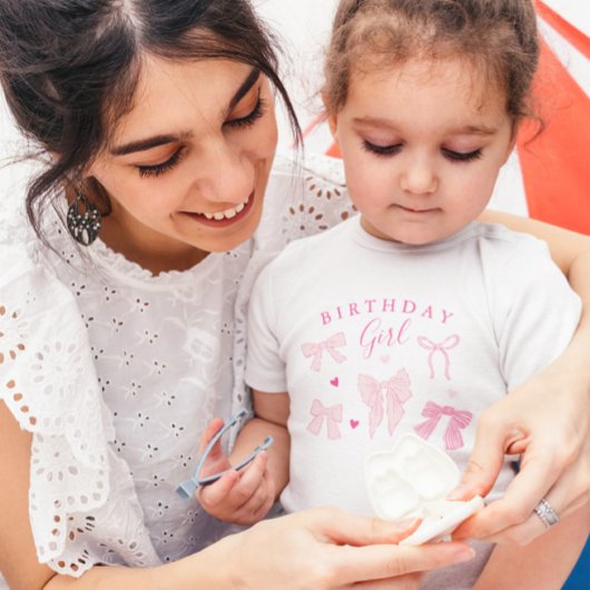 ピンクボウお洒落誕生日ガール Tシャツ