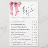 ピンクボウの上または下のブライダルシャワーゲーム