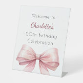 ピンクボウエレガントな誕生日パーティーへようこそ 台座サイン (正面)