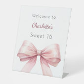ピンクボウエレガントスウィート16へようこそ 台座サイン (正面)
