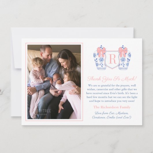 ピンクボウエレガントモノグラムベビーガール写真 サンキューカード (正面)
