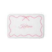 ピンクボウガーリーコケパーソナライズされたットバスマット バスマット (正面)