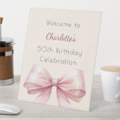 ピンクボウクリームベージュ誕生日パーティーへようこそ 台座サイン (インサイチュ)