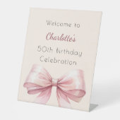ピンクボウクリームベージュ誕生日パーティーへようこそ 台座サイン (正面)