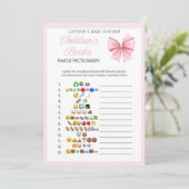 ピンクボウコケット赤ちゃんシャワー – 編集可能な名前， 5x7 招待状 (スタンド正面)