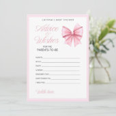 ピンクボウコケット赤ちゃんシャワー – 編集可能な名前， 5x7 招待状 (スタンド正面)