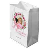 ピンクボウバラフローラリース写真誕生日 ミディアムペーパーバッグ (裏面アングル)