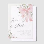 ピンクボウフローララブイン開花ブライダルシャワー ベラム紙招待状 (オフセット)