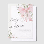 ピンクボウベビーイン開花フローラガールベビーシャワー ベラム紙招待状 (オフセット)