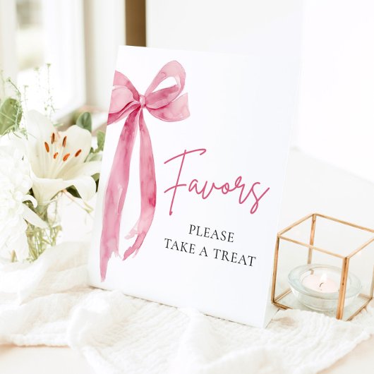 ピンクボウモダン卒業式パーティーが看板を引き立てる 台座サイン