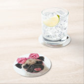 ピンクボウ付きパグ ラウンドペーパーコースター (インサイチュ)