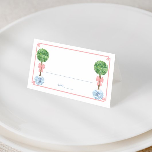 ピンクボウ名門私立校風のトピアリーガールベビーシャワーブランチ プレイスカード