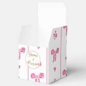 ピンクボウ垂直ストライプ – コケ名門私立校風のット誕生日 フェイバーボックス (オープン)