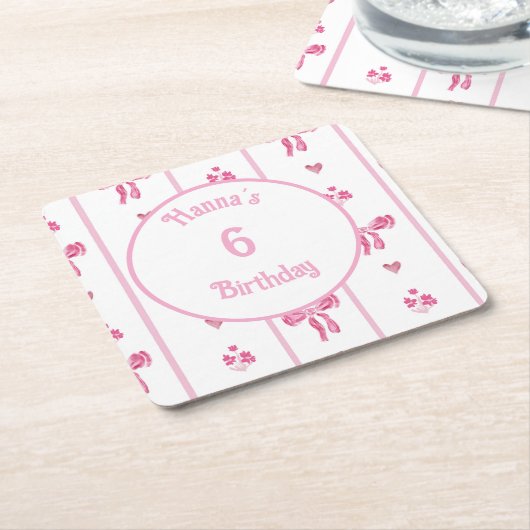 ピンクボウ垂直ストライプ – コケ名門私立校風のット スクエアペーパーコースター (アングル)