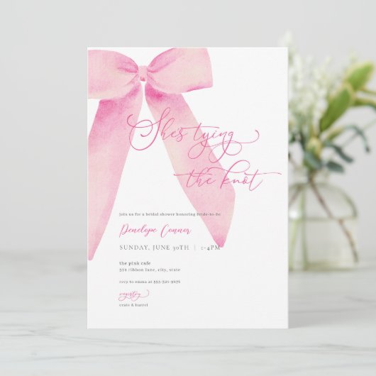 ピンクボウ彼女が結んでいるノットブライダルシャワー招待状 招待状 (スタンド正面)