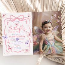ピンクボウ私たちの小さな蝶の誕生日写真