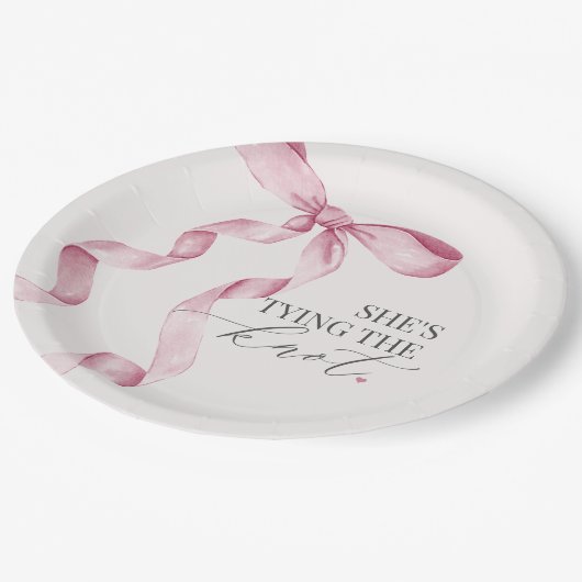 ピンクボウ結び結び付けブライダルシャワー ペーパープレート (アングル)