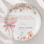 ピンクボウ花びら&プロセッコ赤面ブライダルシャワー ペーパープレート<br><div class="desc">Pink Bow花びらとプロセスタイリッシュコ赤面ブライダルシャワー紙プレートでブライダルシャワーを実用的に作る。繊細なピンクの弓とフローラのアクセントで飾られた柔らかい赤面デザインを特徴とするこれらのプレートはあなたのお祝いに優雅さを加える。ブランチ、デザート、スナックに最適で、丈夫で耐久性があり、簡単のクリーンアップに使い捨て。プロセッコをテーマにした装飾を美しく補完し、これらのプレートは魅力と思い出に残るイベントのための便利さの完璧なブレンドである。</div>