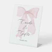 ピンクボウ赤ちゃんシャワーカードとギフト 台座サイン (正面)