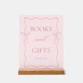 ピンクボウ赤ちゃんシャワー本とギフト アクリルサイン (正面)