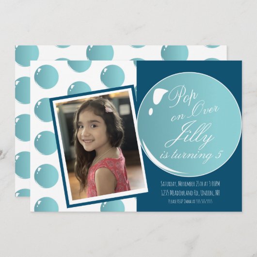 ピンクポップ・アートのテーマ誕生日パーティーの上の泡 招待状 (正面/裏面)