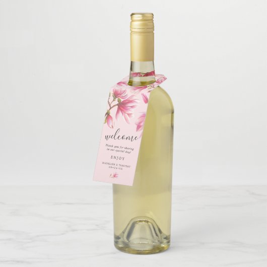 ピンクマグノリアフラワーズモノグラム結婚式の引き出物 ボトルネックタグ (アングル)