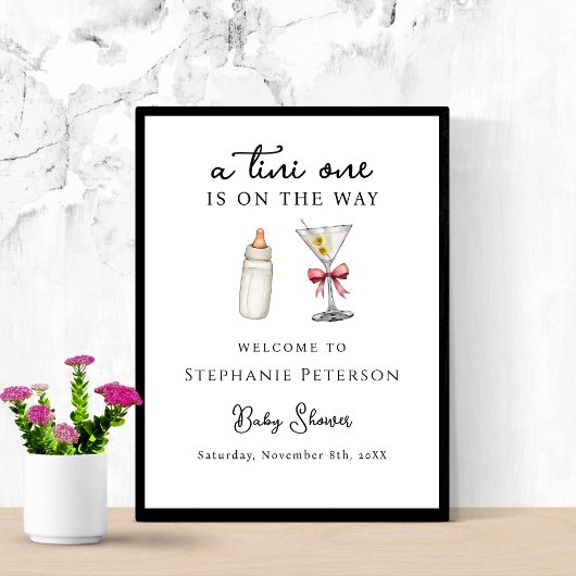 ピンクマルティニの赤ちゃんシャワーが途中にあるTini ポスター